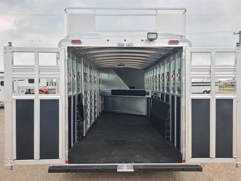 2024 Platinum Coach 26' stock combo 7'6" wide..the perfect trailer