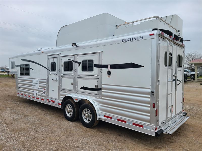 2025 Platinum Coach outlaw beautiful outlaw 3 horse 10'8" side load