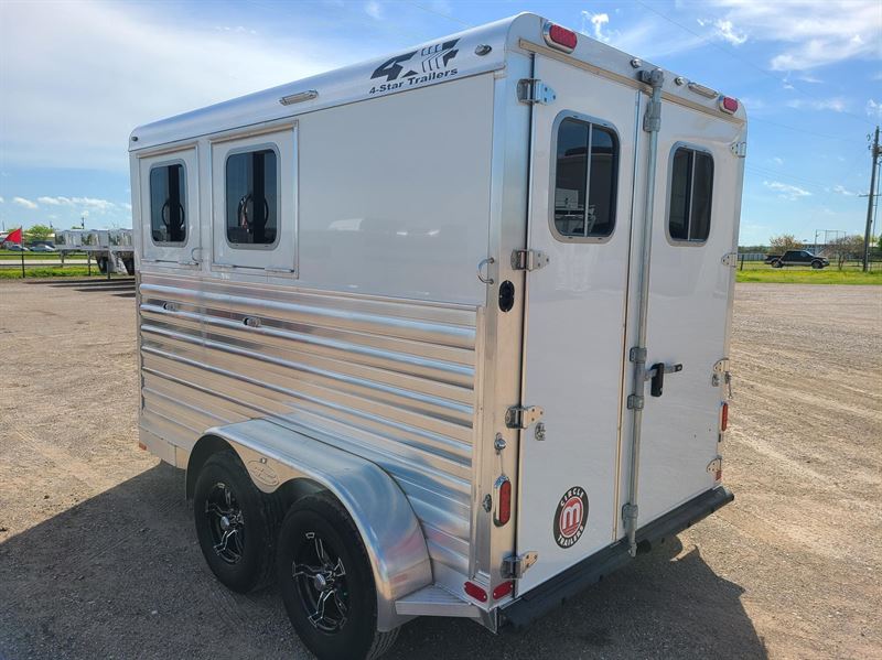 2024 4-star 2 horse with insulated roof & carpeted bulkhead w
