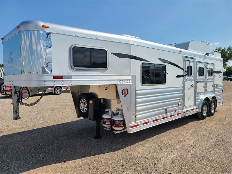 2024 Platinum Coach outlaw 3hgn w/ 8'10" sw outlaw generator