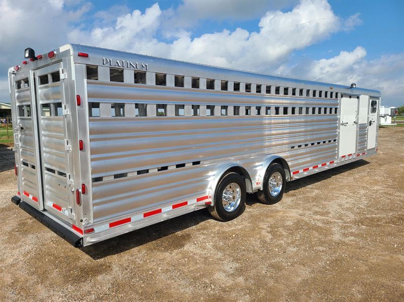 2025 Platinum Coach 33' spread axle show stock + 2 sliding gates!!