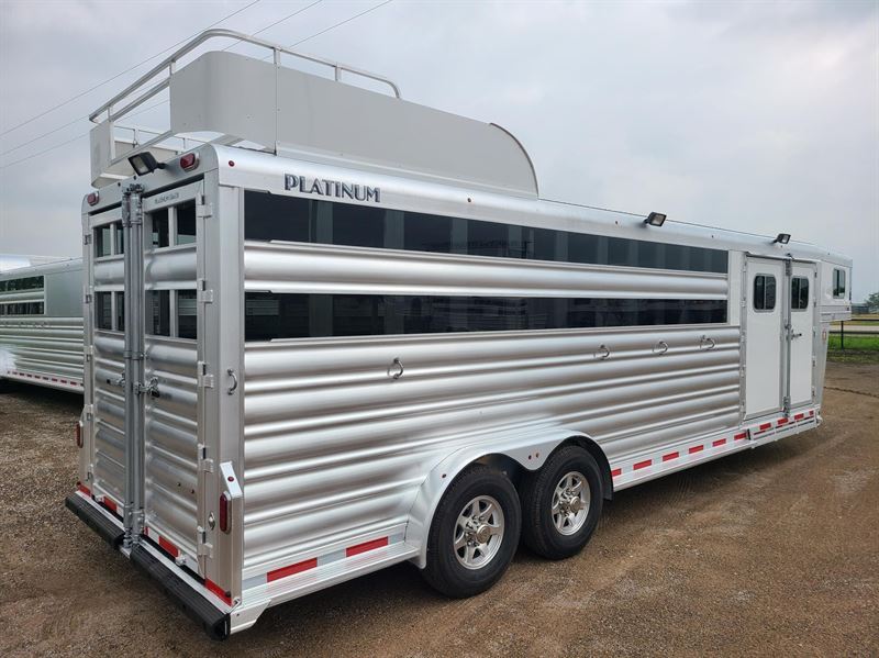 2025 Platinum Coach perfect side tack, haul 4, 5, or 6!!