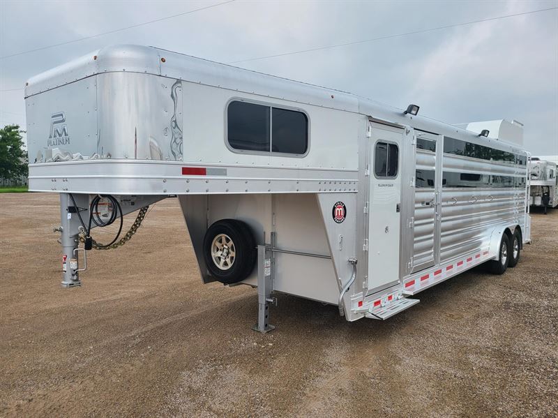 2025 Platinum Coach perfect side tack, haul 4, 5, or 6!!!