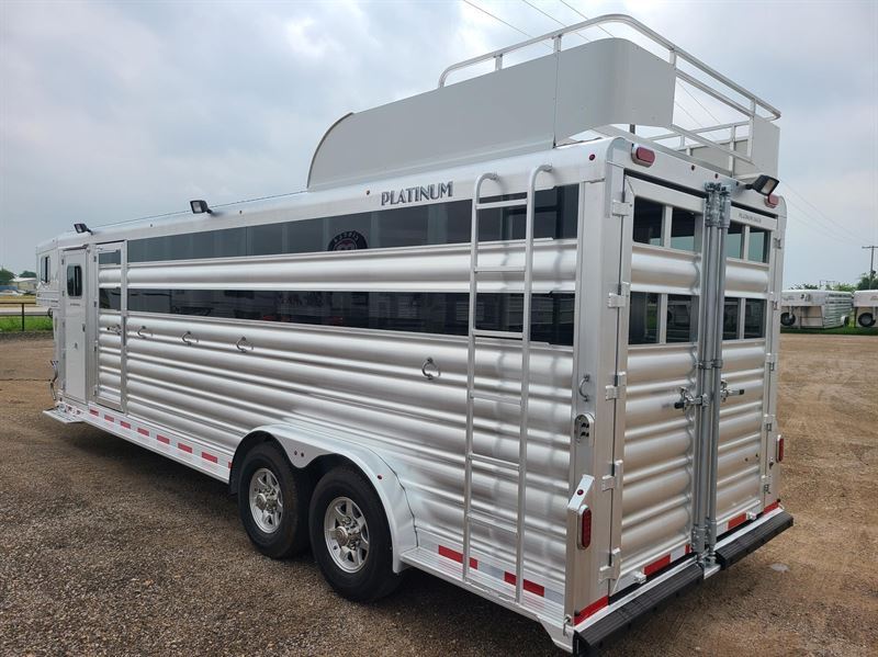 2025 Platinum Coach perfect side tack, haul 4, 5, or 6!!!