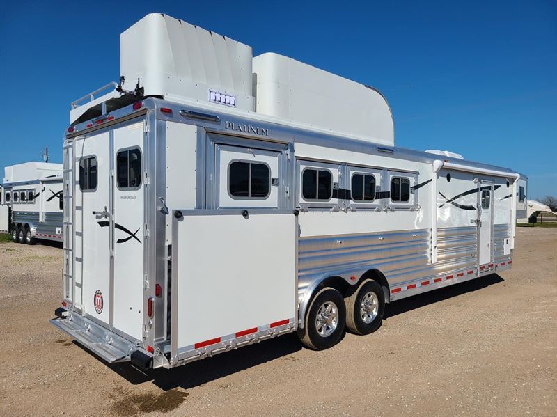 2025 Platinum Coach outlaw 4 horse side load 10'8" sw outlaw & onan