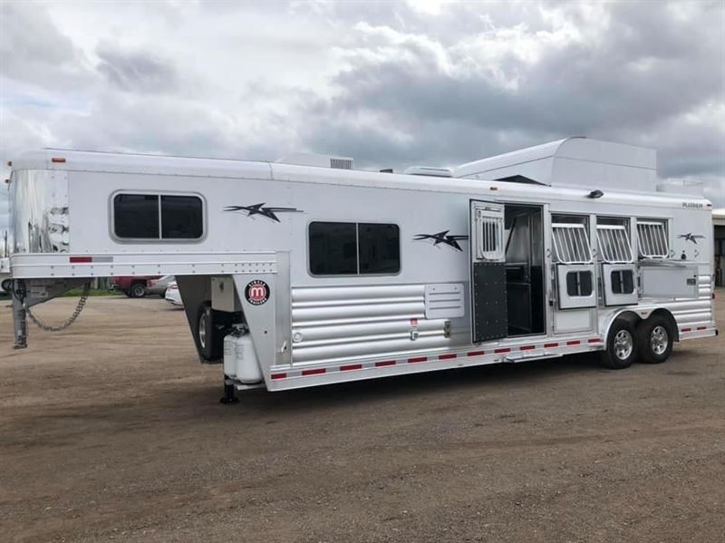 2025 Platinum Coach outlaw 4 horse 10'8" sw outlaw conversions