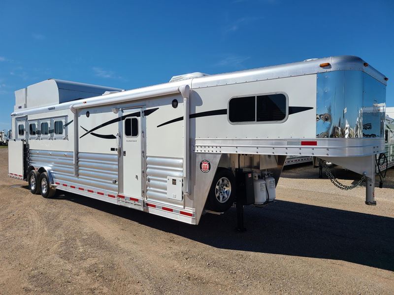 2025 Platinum Coach outlaw 4 horse side load 10'8" sw outlaw & onan