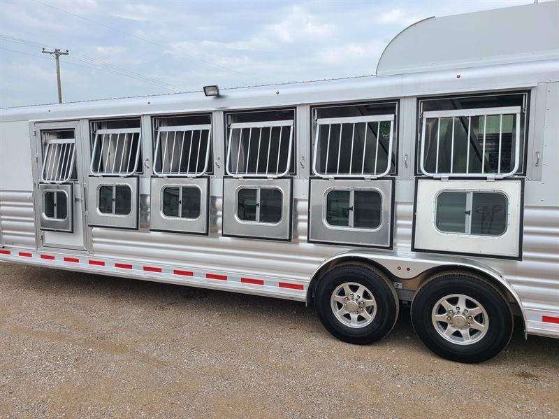 2025 Platinum Coach 6 horse 7'6" wide drop down windows