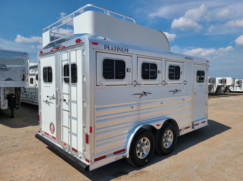 2018 Platinum Coach 3 hbp 8 wide + mangers