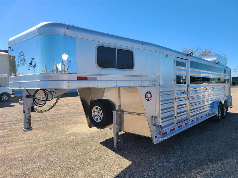 2024 Platinum Coach 25' Stock Combo 7'6" Wide..SWING OUT SADDLE RACK!