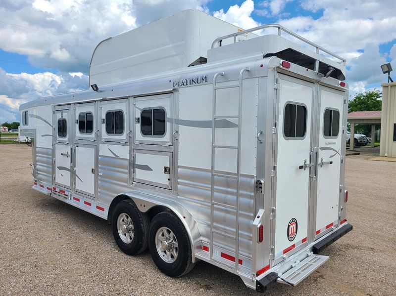 2026 Platinum Coach 4hgn w/ 4' sw mangers & dressing room