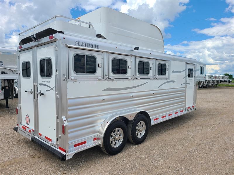 2026 Platinum Coach 4hgn w/ 4' sw mangers & dressing room