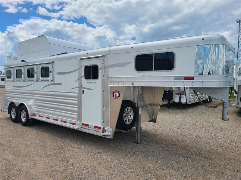 2026 Platinum Coach 4hgn w/ 4' sw mangers & dressing room