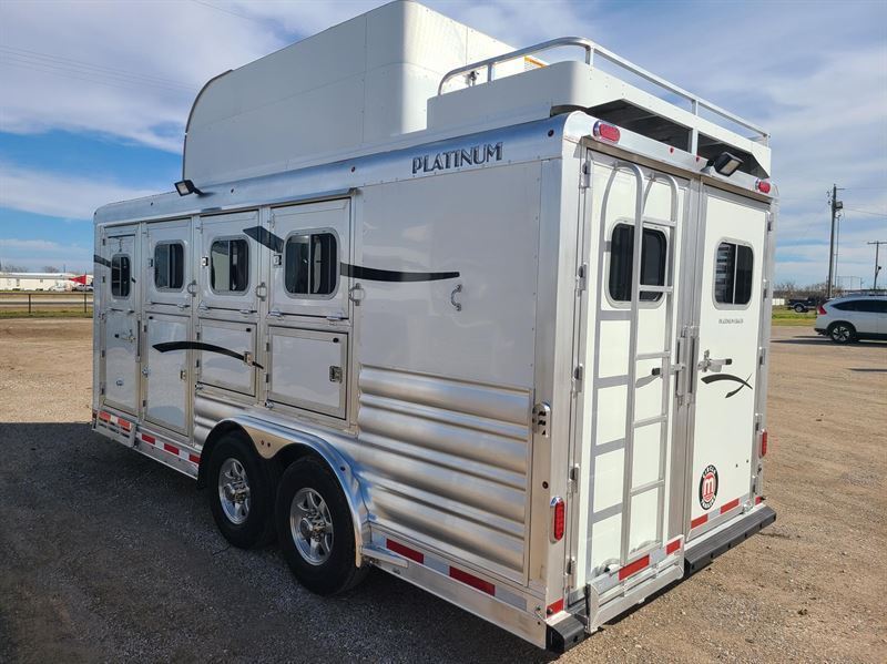 2026 Platinum Coach 8 wide platinum 4 hbp with pod & mangers