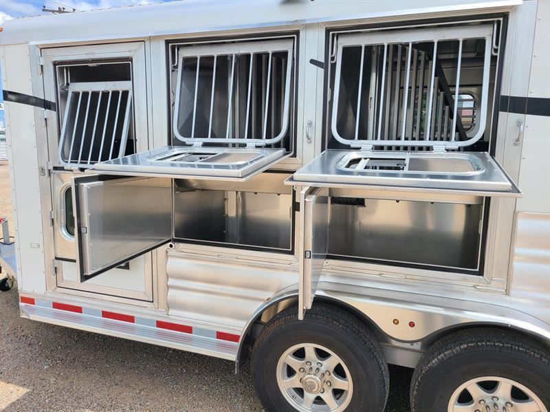2026 Platinum Coach 3 horse bumper pull mangers