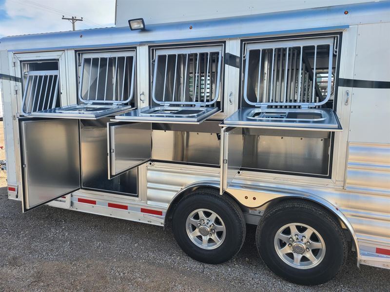 2026 Platinum Coach 8 wide platinum 4 hbp with pod & mangers