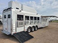 2026 5 horse Platinum Coach Outlaw 5H 12'10" Outlaw Bunk over Sofa & Corner Be