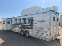 2026 4 horse Platinum Coach Outlaw 4 Horse 12' 8" Side Load Slide Out