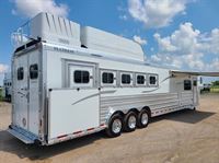 2025 5 horse Platinum Coach Outlaw 5H 16' Outlaw Side Load Couch / Dinette / B