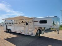 2026 4 horse Platinum Coach Outlaw 4 Horse 12' 8" OUTLAW SIDE LOAD