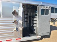 2026 5 horse Platinum Coach 22' Stock Combo 7'6" wide..SWING OUT SADDLE RACK!