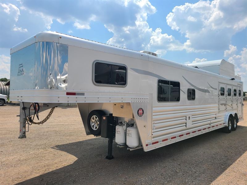 2026 Platinum Coach outlaw 4 horse reverse load w/ 12' 8" living quart