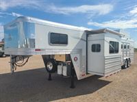 2026 4 horse Platinum Coach Outlaw 4 Horse 13'8" SW Outlaw SIDE LOAD SLIDE OUT