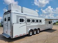 2025 5 horse Platinum Coach Outlaw 5H 16' Outlaw Side Load Couch / Dinette / B