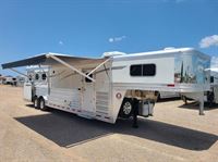 2026 3 horse Platinum Coach Outlaw 3 Horse 12'8" Side Load withCouch & Corner