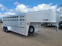 2025 Stock horse Platinum Coach 20' Stock, three sections