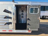 2026 4 horse Platinum Coach 4 Horse 4' SW 7'6" wide SWING OUT SADDLE RACK