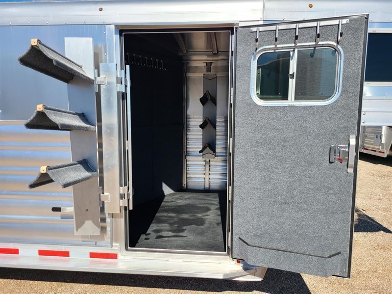 2026 Platinum Coach 25' stock combo 7'6" wide..swing out saddle rack!