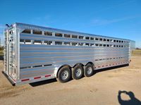 2026 Stock horse Platinum Coach 32' 7 tall 8 wide with 3-7,200# axles