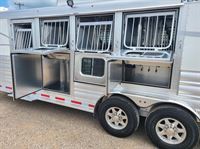 2026 4 horse Platinum Coach 4HGN w/ 4' SW MANGERS & Dressing Room
