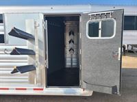 2026 5 horse Platinum Coach 22' Stock Combo 7'6" wide..SWING OUT SADDLE RACK!