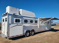 2026 4 horse Platinum Coach Outlaw 4 Horse 12' 8" OUTLAW SIDE LOAD