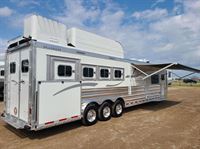 2026 4 horse Platinum Coach Outlaw 4H 15' 8" Outlaw Side Load COUCH & DINETTE!
