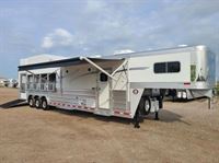 2026 5 horse Platinum Coach Outlaw 5H 12'10" Outlaw Bunk over Sofa & Corner Be
