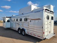 2026 4 horse Platinum Coach Outlaw 4 Horse 12' 8" Side Load Slide Out