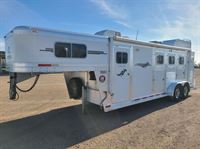 2010 3 horse Platinum Coach Silver 3 Horse 8' LQ with ONAN GENERATOR & MANGERS