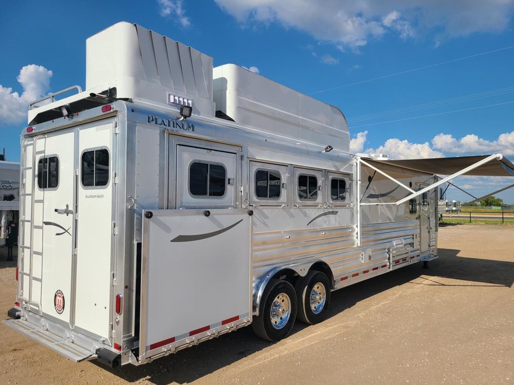 2026 Platinum Coach outlaw 4 horse 14' sw outlaw couch & dinette side/
