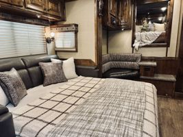 2026 5 horse Platinum Coach Outlaw 8 Tall 5H Tri-Fold Sofa & Bench, WERM floor