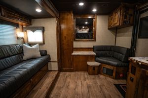 2026 4 horse Platinum Coach Outlaw 4 Horse 13'8" SW Outlaw SIDE LOAD SLIDE OUT