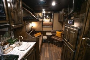 2026 5 horse Platinum Coach Outlaw 5H 12'10" Outlaw Bunk over Sofa & Corner Be