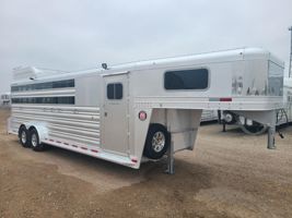 2026 5 horse Platinum Coach 5 Horse 40" SW 7'6" wide SWING OUT SADDLE RACK