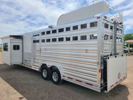 2020 4 horse Platinum Coach Outlaw 14' SW LQ with 16' stock back