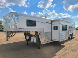 2026 4 horse Platinum Coach Outlaw 4 Horse 14' SW Outlaw Couch & Dinette Side/