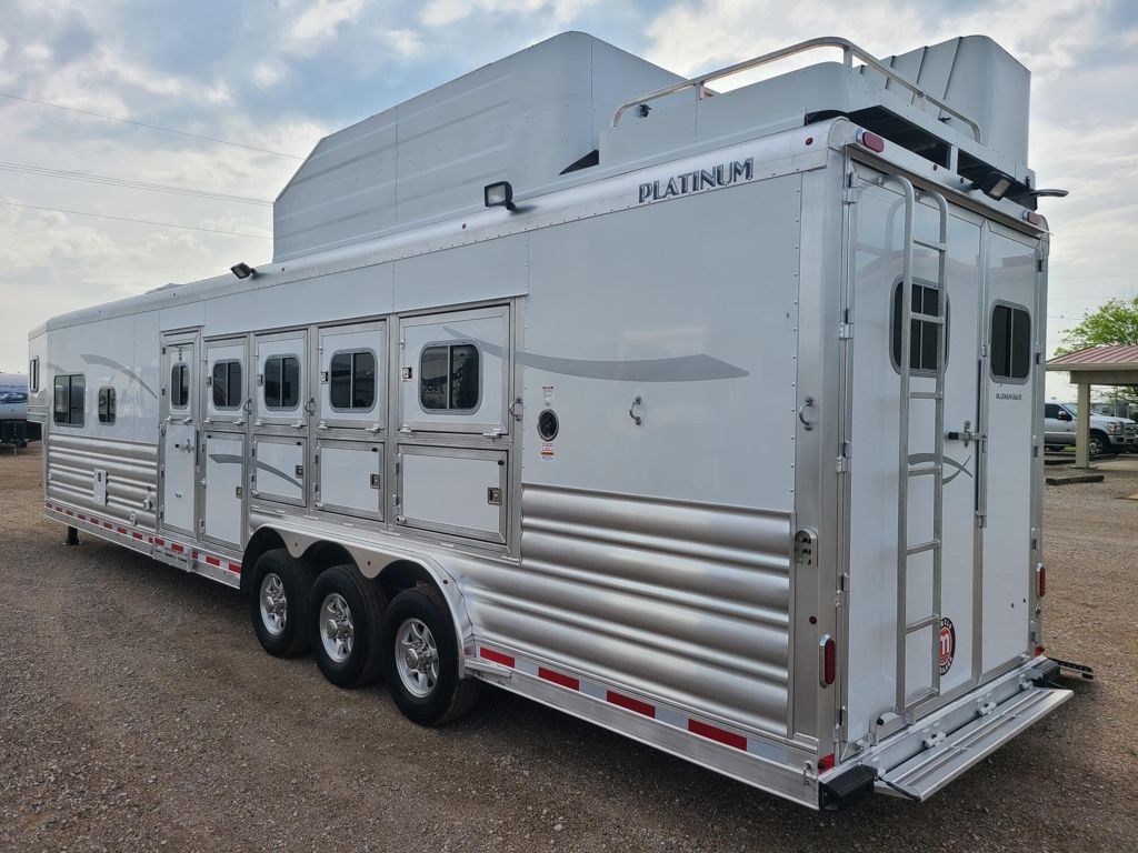 2027 Platinum Coach outlaw 5h 12'10" outlaw bunk over sofa & corner be