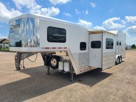 2023 4 horse Cimarron Norstar 4H 13'8" Couch & Dinette Side Load with Sl