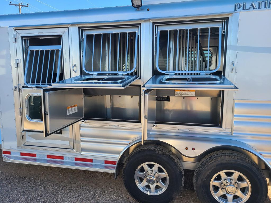 2027 Platinum Coach 3 Horse Bumper Pull MANGERS & WERM